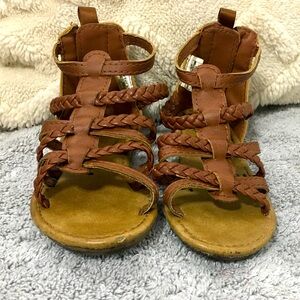 Size 6 Toddler Girl Carter’s sandals in brown.